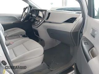 2017 Toyota Sienna LE Auto Access Seat с VIN 5TDKZ3DC4HS828226, выставлен на аукционе IAAI как лот 42283563 с пробегом 19 725 миль миль и . История ставок и продаж доступна на DreamBid. Изображение 5.