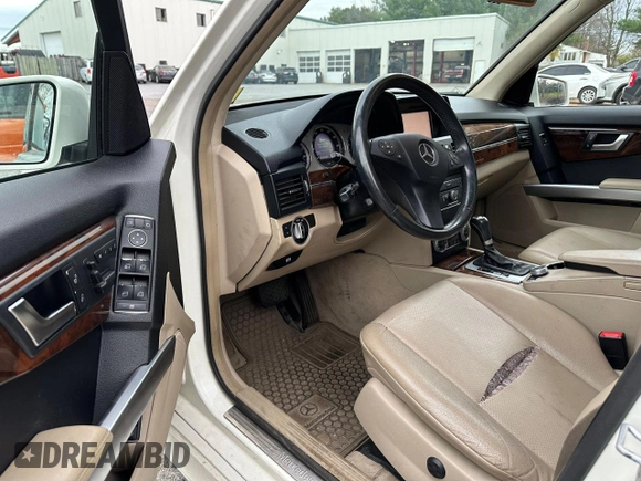 2012 Mercedes-Benz GLK 350 with VIN WDCGG8HB6CF907751, listed as a Copart auction lot 80172224 with 112,967 mi miles and Clean Title. Bid and sale history available at DreamBid. Image 5.