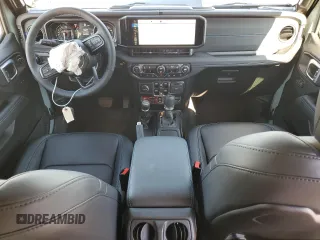 2024 Jeep Wrangler Rubicon z VIN 1C4RJXR64RW279791, wystawiony jako Copart lot #61348324 z przebiegiem 1 387 mil mil oraz Szkoda całkowita • Salvage title. Historia ofert i sprzedaży dostępna na DreamBid. Obrazek 8.