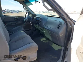 2002 Ford F-150 XL z VIN 1FTRF07272KB83272, wystawiony jako IAAI lot #41266432 z przebiegiem Nie podano mil oraz . Historia ofert i sprzedaży dostępna na DreamBid. Obrazek 5.