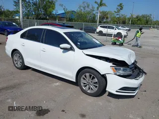 2015 Volkswagen Jetta SE z VIN 3VWD17AJXFM327152, wystawiony jako IAAI lot #42055458 z przebiegiem 69 412 mil mil oraz . Historia ofert i sprzedaży dostępna na DreamBid. Obrazek 1.