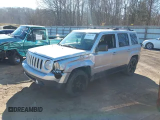 2013 Jeep Patriot Latitude with VIN 1C4NJPFB0DD192541, listed as a IAAI auction lot 41632796 with 121,823 mi miles. Bid and sale history available at carsss.com. Image 6.