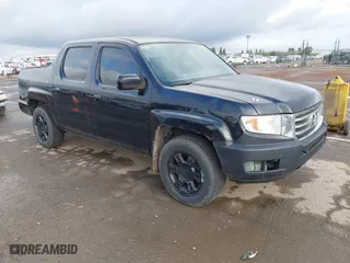 2013 Honda Ridgeline RTS with VIN 5FPYK1F46DB015386, listed as a IAAI auction lot 41928477 with 275,963 mi miles. Bid and sale history available at carsss.com. Image 1.