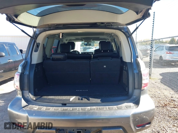 2019 Nissan Armada SL z VIN JN8AY2ND9KX009685, wystawiony jako IAAI lot #40892639 z przebiegiem 121 304 mil mil oraz . Historia ofert i sprzedaży dostępna na DreamBid. Obrazek 17.