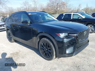 2025 Mazda CX-90 Premium Sport z VIN JM3KKCHD3S1218675, wystawiony jako IAAI lot #41971539 z przebiegiem Nie podano mil oraz . Historia ofert i sprzedaży dostępna na DreamBid. Obrazek 1.
