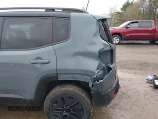 2018 Jeep Renegade Trailhawk with VIN ZACCJBCB4JPH63797, listed as a IAAI auction lot 41976767 with 111,628 mi miles. Bid and sale history available at carsss.com. Image 6.