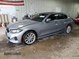 2024 BMW 3 Series 330i xDrive z VIN 3MW89FF03R8E39440, wystawiony jako Copart lot #58980965 z przebiegiem 32 699 mil mil oraz Czysty tytuł • Clean title. Historia ofert i sprzedaży dostępna na DreamBid. Obrazek 1.