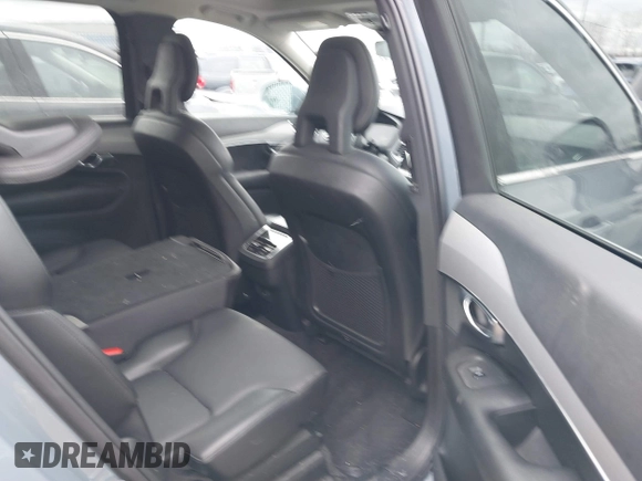 2021 Volvo XC90 Momentum with VIN YV4102PK4M1763398, listed as a IAAI auction lot 41731611 with 81,607 mi miles. Bid and sale history available at carsss.com. Image 8.