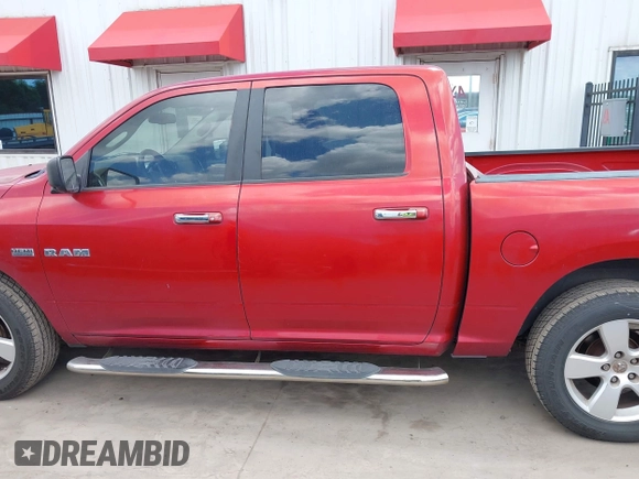 2009 Dodge 1500 SLT z VIN 1D3HB13TX9S733173, wystawiony jako IAAI lot #42227371 z przebiegiem 213 553 mil mil oraz . Historia ofert i sprzedaży dostępna na DreamBid. Obrazek 14.