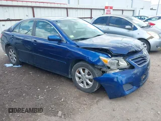 2011 Toyota Camry LE z VIN 4T1BF3EK4BU636141, wystawiony jako IAAI lot #42030263 z przebiegiem 201 749 mil mil oraz . Historia ofert i sprzedaży dostępna na DreamBid. Obrazek 1.