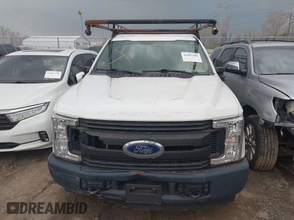 2018 Ford F-250 XL z VIN 1FTBF2A60JEC83073, wystawiony jako IAAI lot #41897105 z przebiegiem 115 228 mil mil oraz . Historia ofert i sprzedaży dostępna na DreamBid. Obrazek 12.