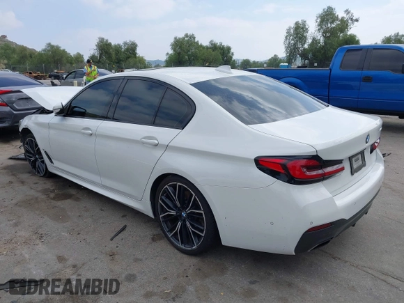 2021 BMW 5 Series 540i z VIN WBA53BJ07MWW92703, wystawiony jako IAAI lot #41868430 z przebiegiem Nie podano mil oraz . Historia ofert i sprzedaży dostępna na DreamBid. Obrazek 3.