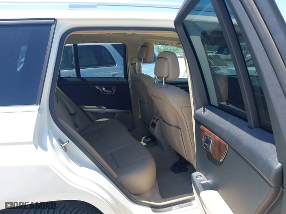 2011 Mercedes-Benz GLK-Class GLK 350 with VIN WDCGG5GB9BF680201, listed as a IAAI auction lot 42101931 with 252,488 mi miles. Bid and sale history available at carsss.com. Image 8.