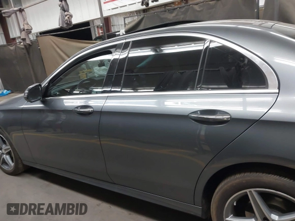 2017 Mercedes-Benz E-Class E 300 Luxury with VIN WDDZF4JB1HA085505, listed as a IAAI auction lot 41691166 with 1 mi miles. Bid and sale history available at carsss.com. Image 14.