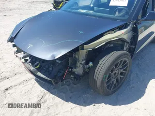 2024 Tesla Model 3 z VIN 5YJ3E1EA6RF747946, wystawiony jako IAAI lot #42042903 z przebiegiem 13 999 mil mil oraz . Historia ofert i sprzedaży dostępna na DreamBid. Obrazek 6.