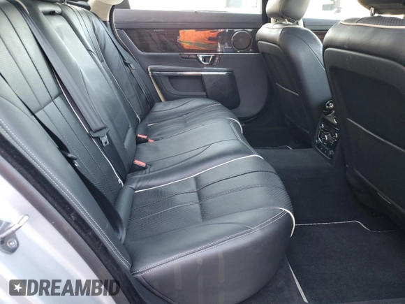 2015 Jaguar XJ Portfolio z VIN SAJWJ2GD9F8V81151, wystawiony jako Copart lot #45724765 z przebiegiem 77 392 mil mil oraz Szkoda całkowita • Salvage title. Historia ofert i sprzedaży dostępna na DreamBid. Obrazek 10.
