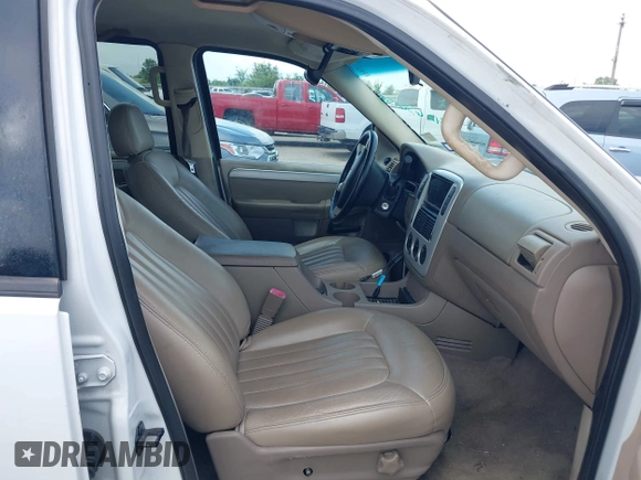 2002 Mercury Mountaineer z VIN 4M2ZU66E72ZJ21747, wystawiony jako IAAI lot #42656153 z przebiegiem 196 835 mil mil oraz . Historia ofert i sprzedaży dostępna na DreamBid. Obrazek 5.