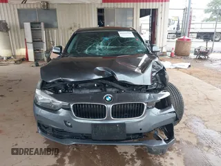 2016 BMW 3 Series 320i z VIN WBA8A9C54GK617747, wystawiony jako IAAI lot #42342518 z przebiegiem Nie podano mil oraz . Historia ofert i sprzedaży dostępna na DreamBid. Obrazek 11.