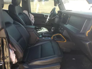 2024 Ford Bronco Badlands z VIN 1FMEE9BP6RLA19522, wystawiony jako Copart lot #52170655 z przebiegiem 10 057 mil mil oraz Szkoda całkowita • Salvage title. Historia ofert i sprzedaży dostępna na DreamBid. Obrazek 7.