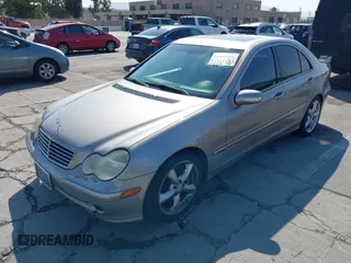 2004 Mercedes-Benz C 230 Kompressor z VIN WDBRF40J24A594806, wystawiony jako IAAI lot #42444464 z przebiegiem 266 778 mil mil oraz . Historia ofert i sprzedaży dostępna na DreamBid. Obrazek 6.