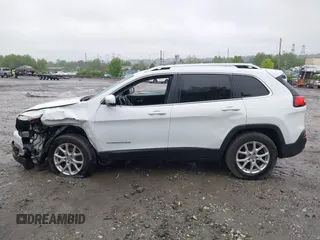 2016 Jeep Cherokee Altitude with VIN 1C4PJMCB8GW372242, listed as a IAAI auction lot 42214287 with 87,597 mi miles and . Bid and sale history available at DreamBid. Image 13.