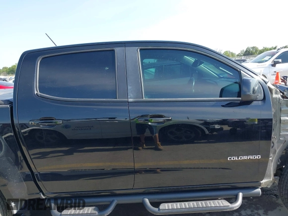 2016 Chevrolet Colorado 2WD LT z VIN 1GCGSCE3XG1213278, wystawiony jako IAAI lot #41931752 z przebiegiem 103 622 mil mil oraz . Historia ofert i sprzedaży dostępna na DreamBid. Obrazek 14.