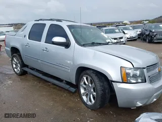 2013 Chevrolet Avalanche LTZ with VIN 3GNTKGE73DG306592, listed as a IAAI auction lot 41695072 with 243,700 mi miles. Bid and sale history available at carsss.com. Image 1.
