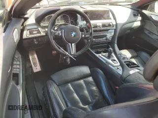 2017 BMW M6 z VIN WBS6G9C53HD932322, wystawiony jako Copart lot #72477344 z przebiegiem 76 325 mil mil oraz Czysty tytuł • Clean title. Historia ofert i sprzedaży dostępna na DreamBid. Obrazek 8.