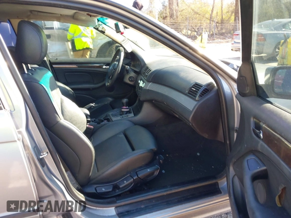 2003 BMW 3 Series 325i with VIN WBAEV33473KL61416, listed as a IAAI auction lot 41624573 with 288,961 mi miles and . Bid and sale history available at DreamBid. Image 5.