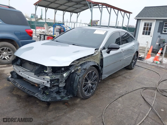 2019 Toyota Avalon XLE with VIN 4T1BZ1FB9KU005475, listed as a IAAI auction lot 41293798 with 111,630 mi miles. Bid and sale history available at carsss.com. Image 19.