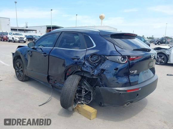 2024 Mazda CX-30 S Select Sport z VIN 3MVDMBBM1RM655682, wystawiony jako IAAI lot #42063971 z przebiegiem 6 771 mil mil oraz . Historia ofert i sprzedaży dostępna na DreamBid. Obrazek 3.