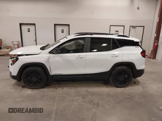 2024 GMC Terrain SLE z VIN 3GKALTEG8RL211776, wystawiony jako IAAI lot #41901624 z przebiegiem 14 287 mil mil oraz . Historia ofert i sprzedaży dostępna na DreamBid. Obrazek 14.