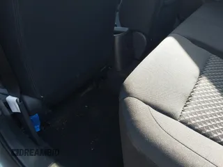 2024 Nissan Versa S z VIN 3N1CN8DV2RL910111, wystawiony jako IAAI lot #42028037 z przebiegiem 12 848 mil mil oraz . Historia ofert i sprzedaży dostępna na DreamBid. Obrazek 6.
