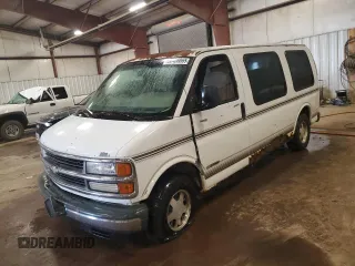 2000 Chevrolet Express Cargo YF7 z VIN 1GBFG15RXY1275758, wystawiony jako Copart lot #58436865 z przebiegiem Nie podano mil oraz Czysty tytuł • Clean title. Historia ofert i sprzedaży dostępna na DreamBid. Obrazek 1.
