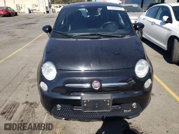 2013 FIAT 500e z VIN 3C3CFFGE9DT714089, wystawiony jako Copart lot #73840974 z przebiegiem 79 837 mil mil oraz Czysty tytuł • Clean title. Historia ofert i sprzedaży dostępna na DreamBid. Obrazek 5.