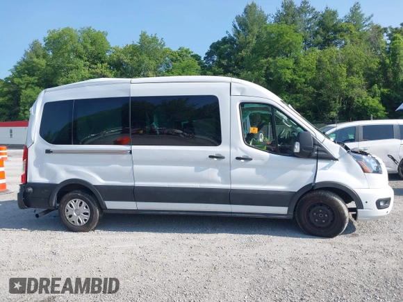 2024 Ford Transit Passenger XL с VIN 1FBAX2C82RKA42933, выставлен на аукционе IAAI как лот 42448876 с пробегом Не указан миль и . История ставок и продаж доступна на DreamBid. Изображение 13.