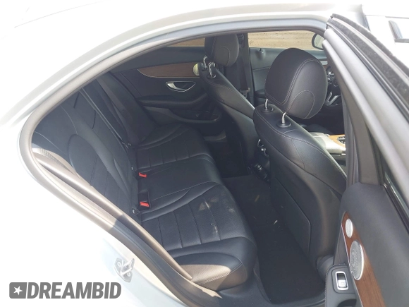 2020 Mercedes-Benz C 300 z VIN W1KWF8EB6LR599901, wystawiony jako IAAI lot #42616247 z przebiegiem 74 966 mil mil oraz . Historia ofert i sprzedaży dostępna na DreamBid. Obrazek 8.