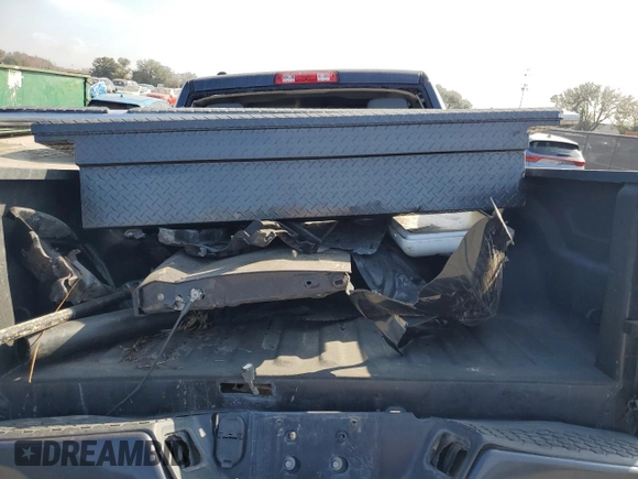 2018 Ram 1500 Express z VIN 1C6RR6KT9JS314881, wystawiony jako Copart lot #43798115 z przebiegiem Nie podano mil oraz Szkoda całkowita • Salvage title. Historia ofert i sprzedaży dostępna na DreamBid. Obrazek 13.