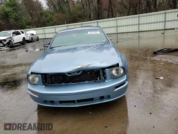 2005 Ford Mustang GT Deluxe z VIN 1ZVFT82H255237843, wystawiony jako Copart lot #44313965 z przebiegiem 128 236 mil mil oraz Szkoda całkowita • Salvage title. Historia ofert i sprzedaży dostępna na DreamBid. Obrazek 10.