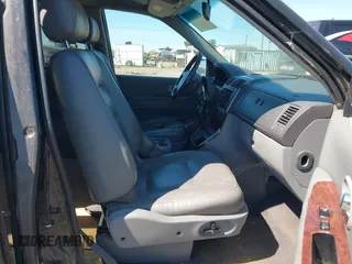 2003 Kia Sedona LX with VIN KNDUP131836369861, listed as a IAAI auction lot 42188770 with 144,280 mi miles and . Bid and sale history available at DreamBid. Image 5.