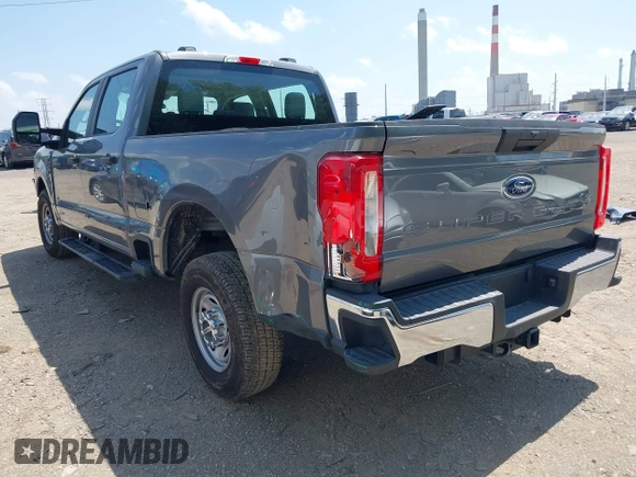 2023 Ford F-250 XL z VIN 1FT7W2AA9PEE21227, wystawiony jako IAAI lot #42277343 z przebiegiem 14 957 mil mil oraz . Historia ofert i sprzedaży dostępna na DreamBid. Obrazek 3.