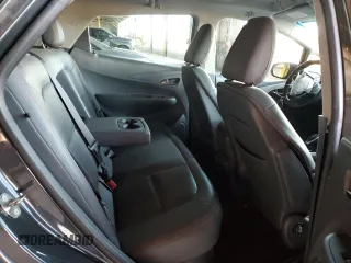 2018 Chevrolet Bolt EV Premier z VIN 1G1FX6S03J4114826, wystawiony jako Copart lot #57649515 z przebiegiem 136 670 mil mil oraz Szkoda całkowita • Salvage title. Historia ofert i sprzedaży dostępna na DreamBid. Obrazek 10.