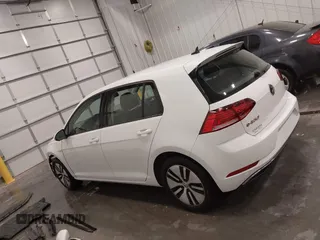 2019 Volkswagen Golf SE z VIN WVWKR7AU2KW907826, wystawiony jako IAAI lot #42030754 z przebiegiem 34 608 mil mil oraz . Historia ofert i sprzedaży dostępna na DreamBid. Obrazek 15.