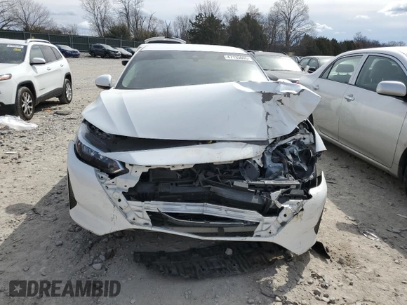 2024 Nissan Sentra SV z VIN 3N1AB8CV4RY204911, wystawiony jako Copart lot #47133605 z przebiegiem 17 207 mil mil oraz Szkoda całkowita • Salvage title. Historia ofert i sprzedaży dostępna na DreamBid. Obrazek 5.