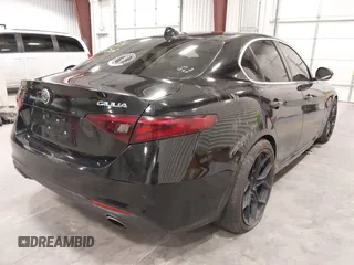 2017 Alfa Romeo Giulia Ti z VIN ZARFAECN7H7554902, wystawiony jako IAAI lot #41599442 z przebiegiem 84 045 mil mil oraz . Historia ofert i sprzedaży dostępna na DreamBid. Obrazek 4.
