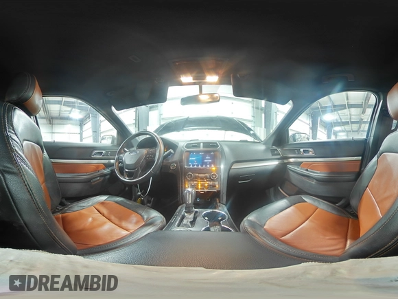 2019 Ford Explorer XLT с VIN 1FM5K8D86KGA92977, выставлен на аукционе Copart как лот 57943585 с пробегом 123 124 миль миль и Списание • Salvage title. История ставок и продаж доступна на DreamBid. Изображение 16.