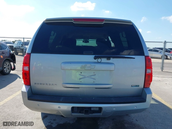 2012 Chevrolet Suburban LT with VIN 1GNSCJE01CR220186, listed as a IAAI auction lot 41476520 with 117,714 mi miles. Bid and sale history available at carsss.com. Image 17.