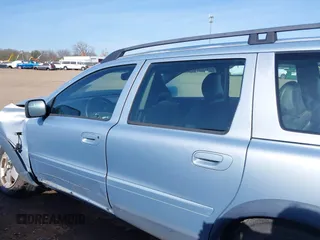 2001 Volvo V70 with VIN YV1SZ58D511026084, listed as a IAAI auction lot 42105983 with 361,165 mi miles and . Bid and sale history available at DreamBid. Image 14.