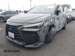 2024 Lexus NX 350h Premium z VIN JTJGKCEZ1R2023707, wystawiony jako IAAI lot #42153729 z przebiegiem 15 285 mil mil oraz . Historia ofert i sprzedaży dostępna na DreamBid. Obrazek 17.