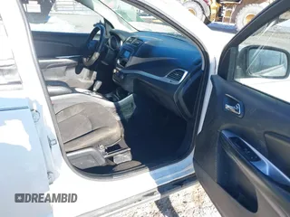 2016 Dodge Journey SE with VIN 3C4PDCAB6GT186547, listed as a IAAI auction lot 41263862 with 200,748 mi miles. Bid and sale history available at carsss.com. Image 5.